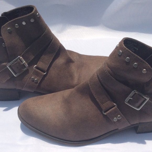 A.N.A Size 9M Alford Taupe Studded Stacked Heel Motorcycle Ankle Boots Pre-Owned - Picture 3 of 6